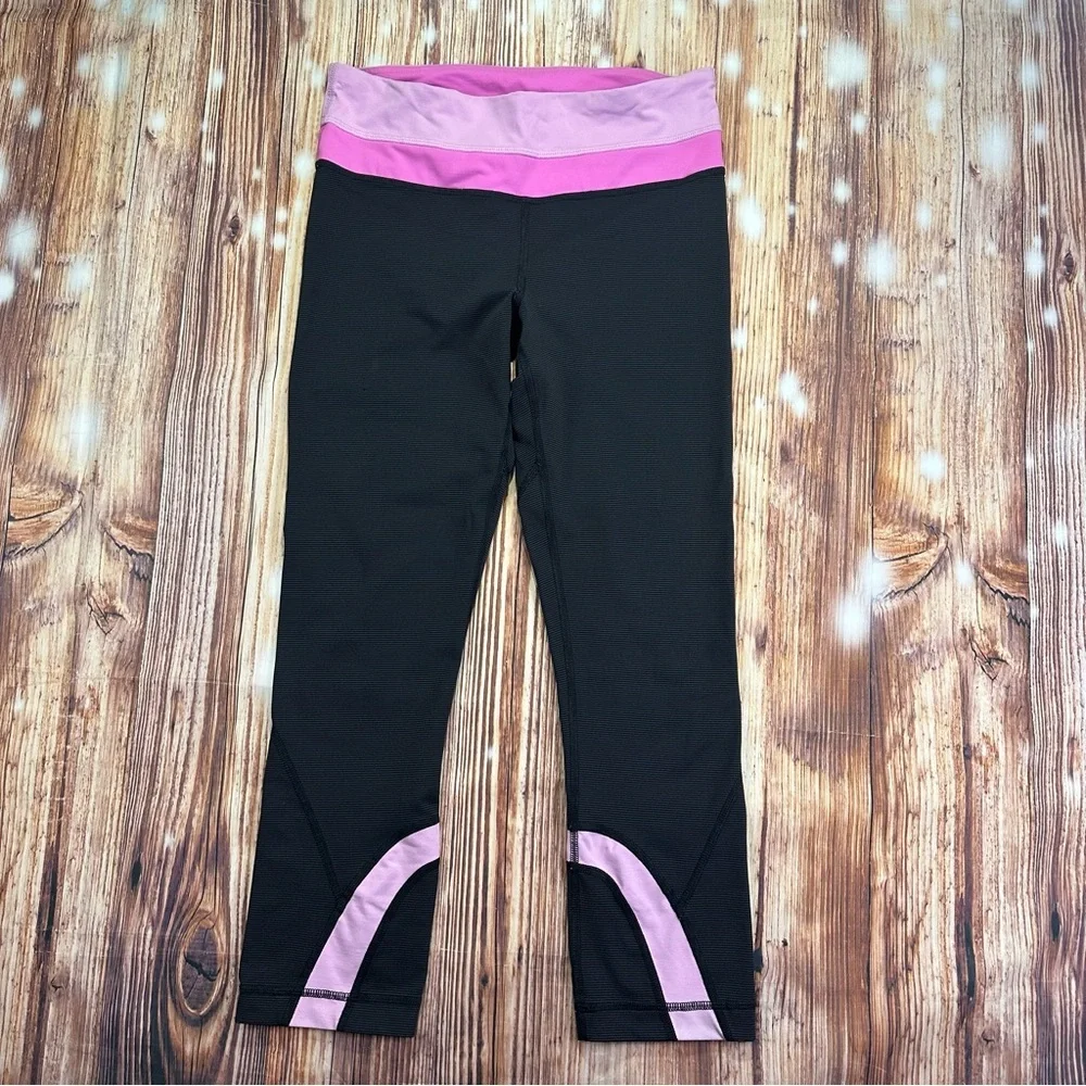 Lululemon Athletica Women’s Cropped Leggings  Size 4